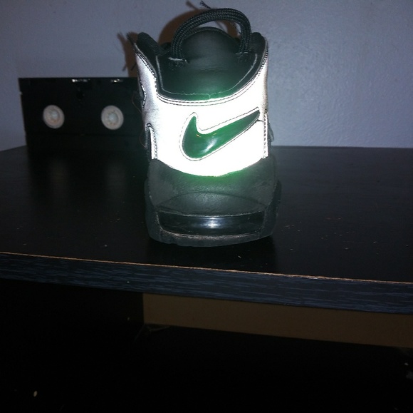 Nike air uptempos glow holographic - Picture 3 of 5